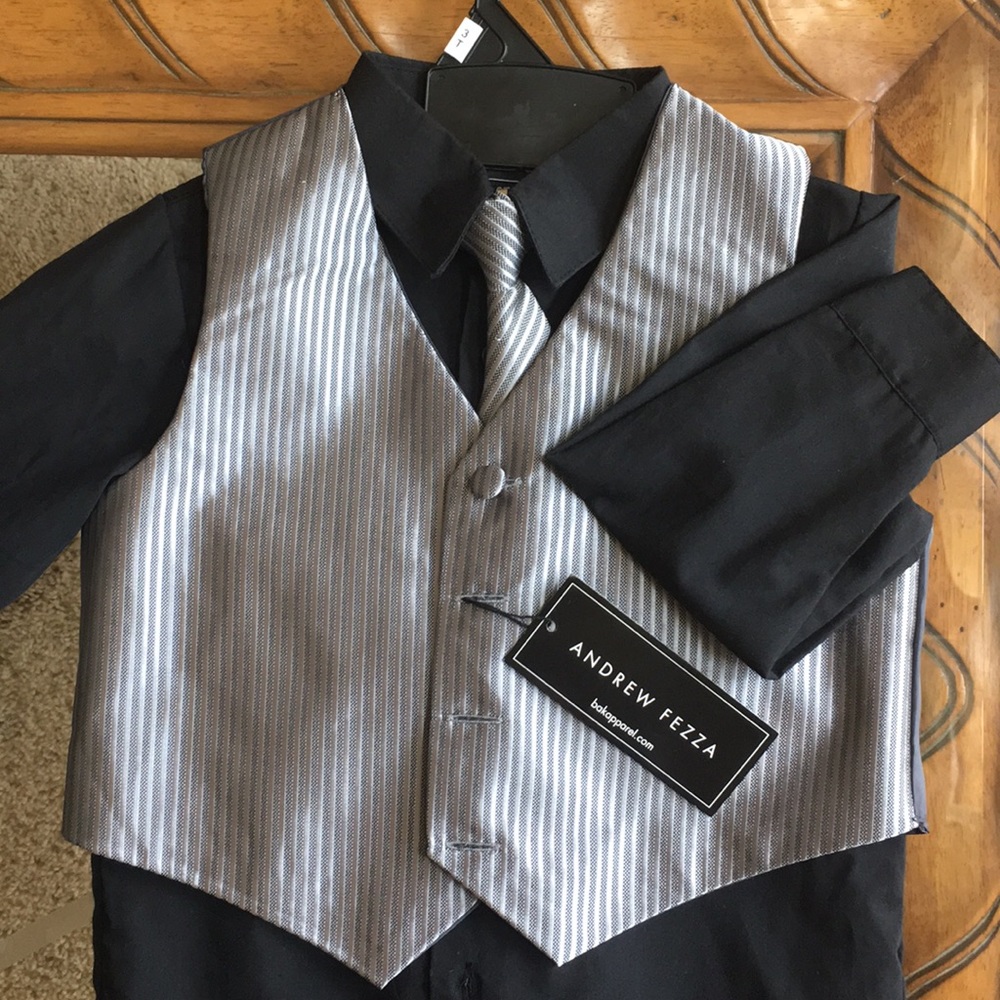 Boy’s 3T New 3-Piece Dress Set